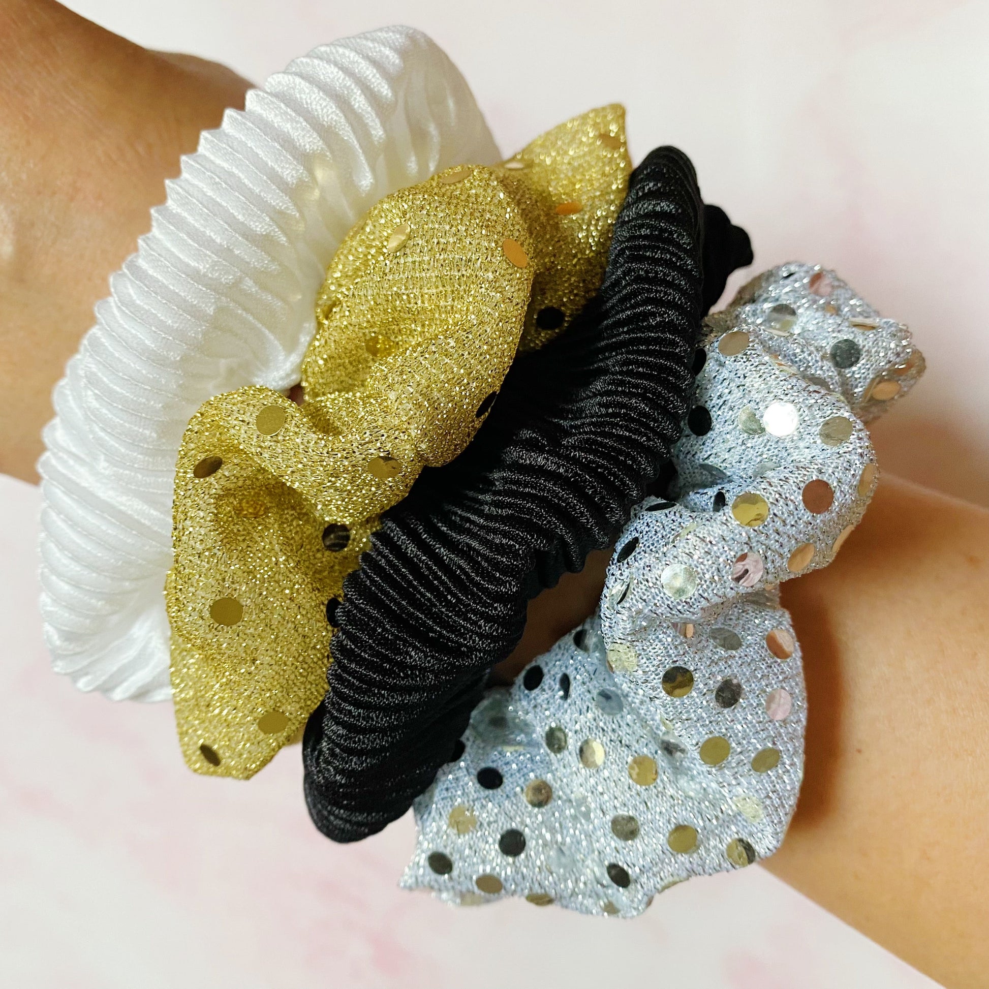 Pleats And Shimmer Scrunch Set Of 4-0