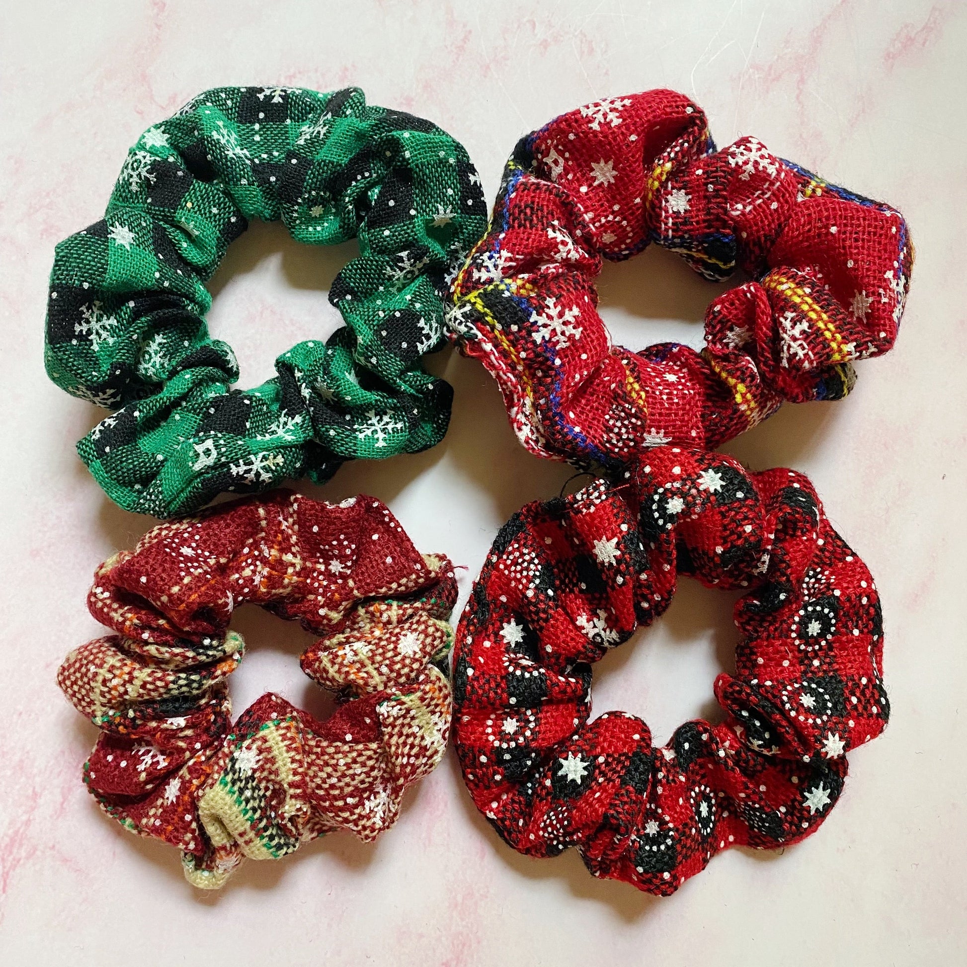 Merry Plaid Scrunch Set Of 4-2